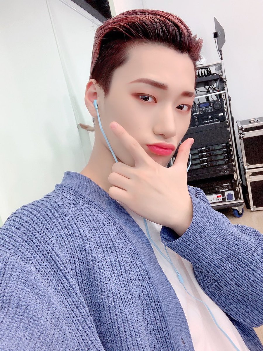 ATEEZofficial's tweet photo. [#산] 티니들이 부탁한 셀카
#ATEEZ #에이티즈 https://t.co/MewyQfoZnq