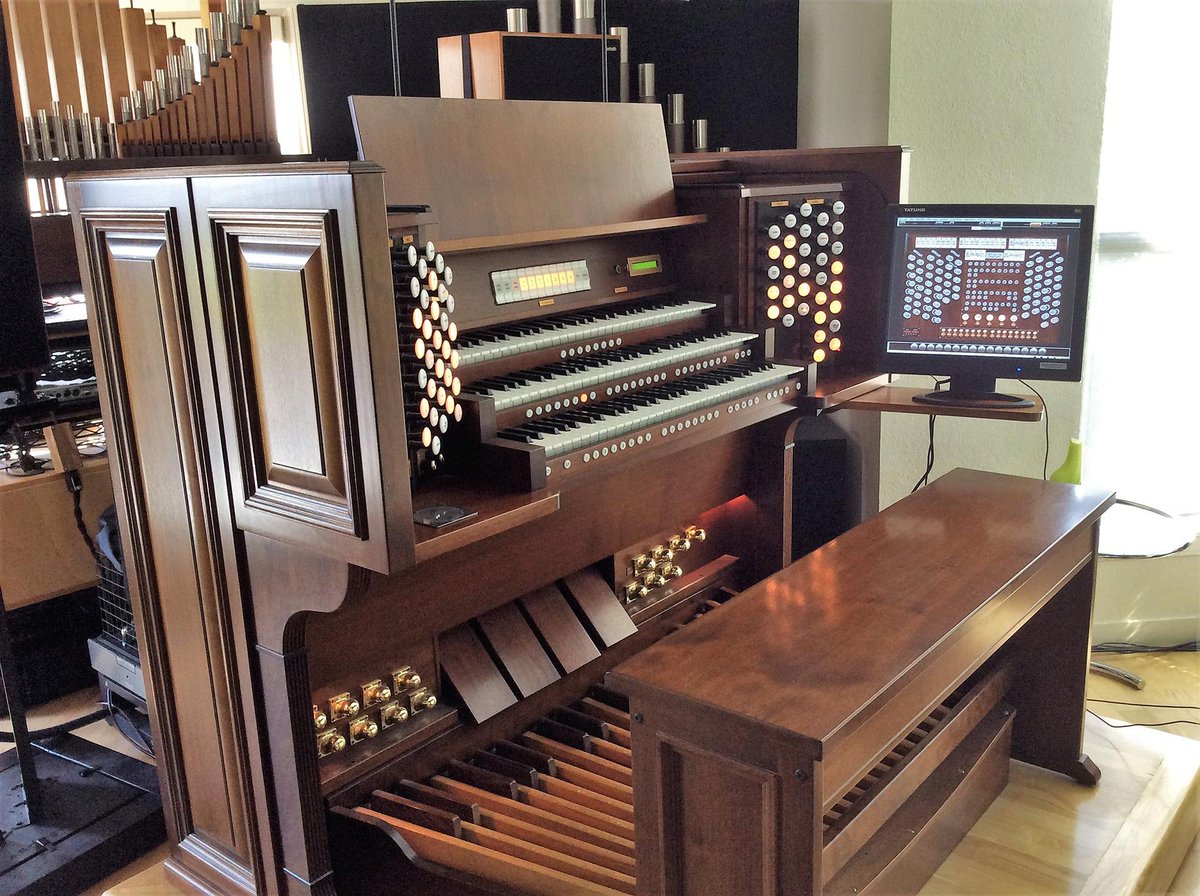 I love the organs that are using the Hauptwerk softwarebecause it's all "this thing was hand-made by master woodcrafters in the 1920s and THIS is a 14" Dell LCD we have running the MIDI software