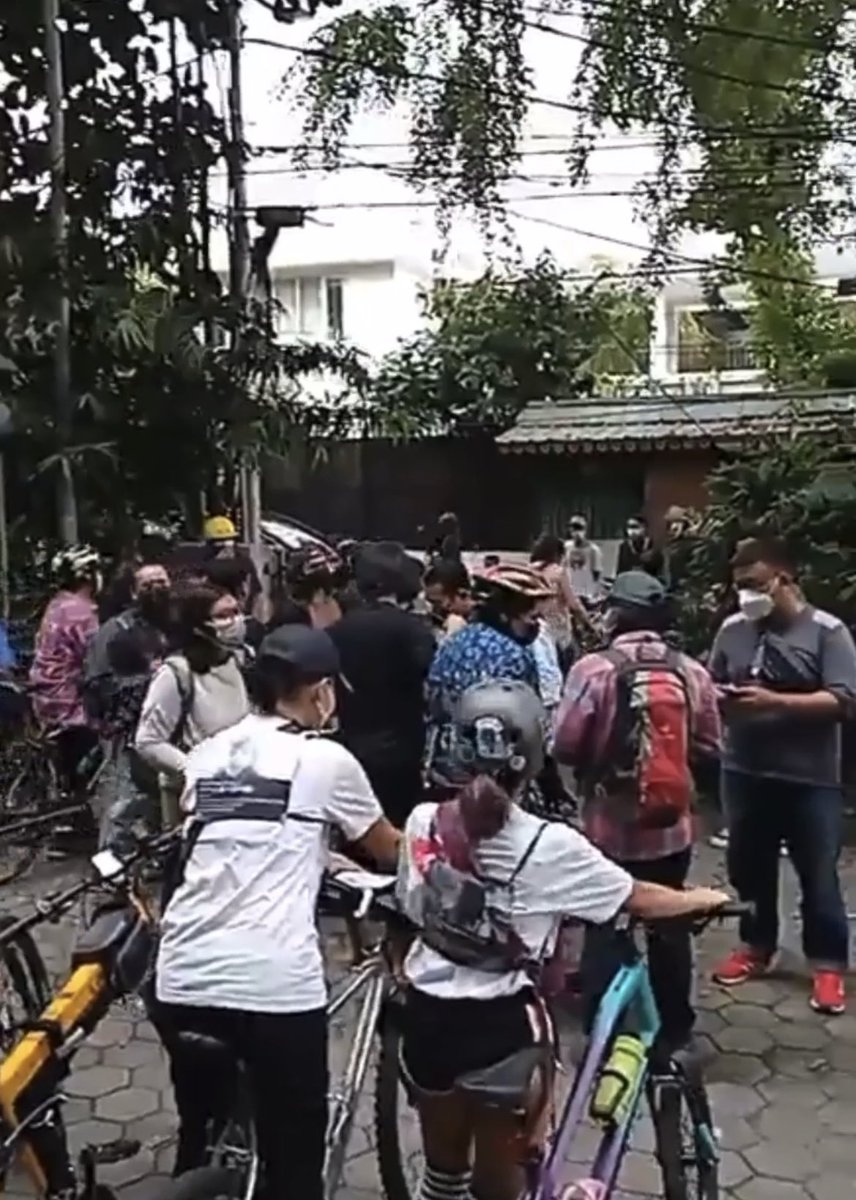 HsuChiKo1's tweet photo. While rally of Indonesian protestors against Myanmar Junta was dispersed near @ASEAN meeting place, #Bike4Myanmar group started biking4democracy &amp; demonstrations against #MurdererMinAungHlaing. Thanks #MilkTeaAlliance
#WhatsHappeningInMyanmar #Apr24Coup https://t.co/FIwjfQASXu