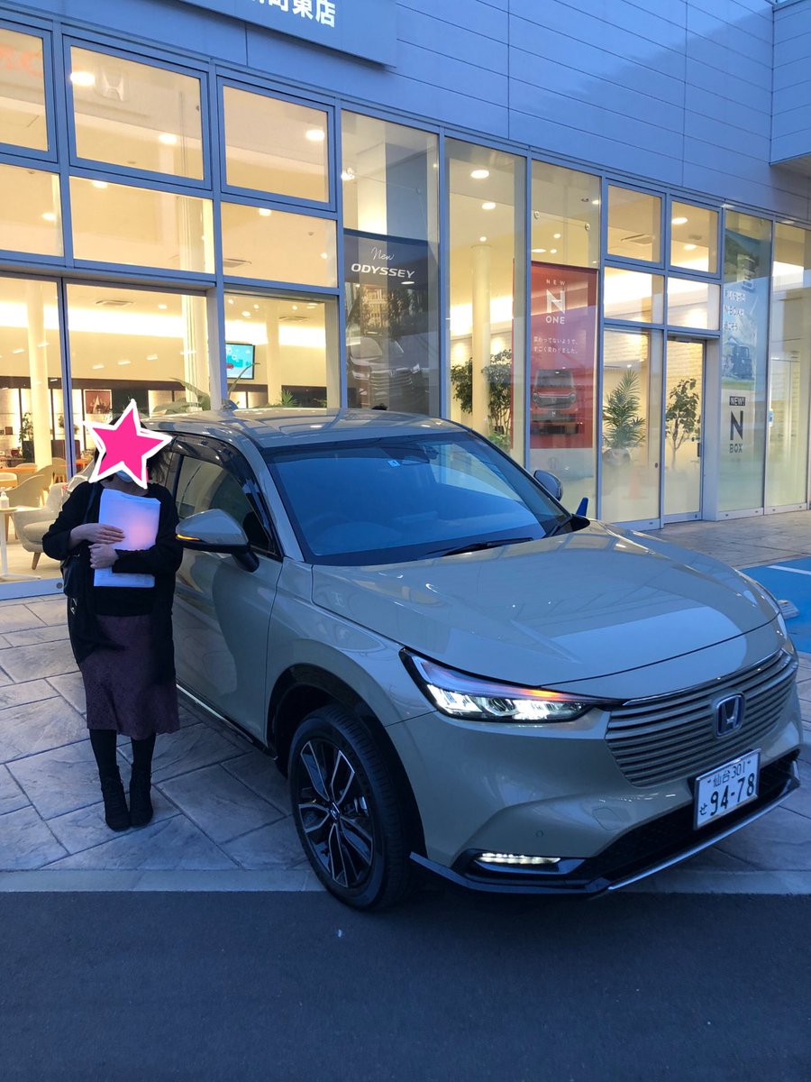 さるうで 大人女子 試乗してきました 結局怖気付いて 旦那に運転してもらいました ちょうどサンドカーキパールのz すごく迷ったけど この色にして良かったなー キーホルダー ゲット M 新型ヴェゼル Vezel