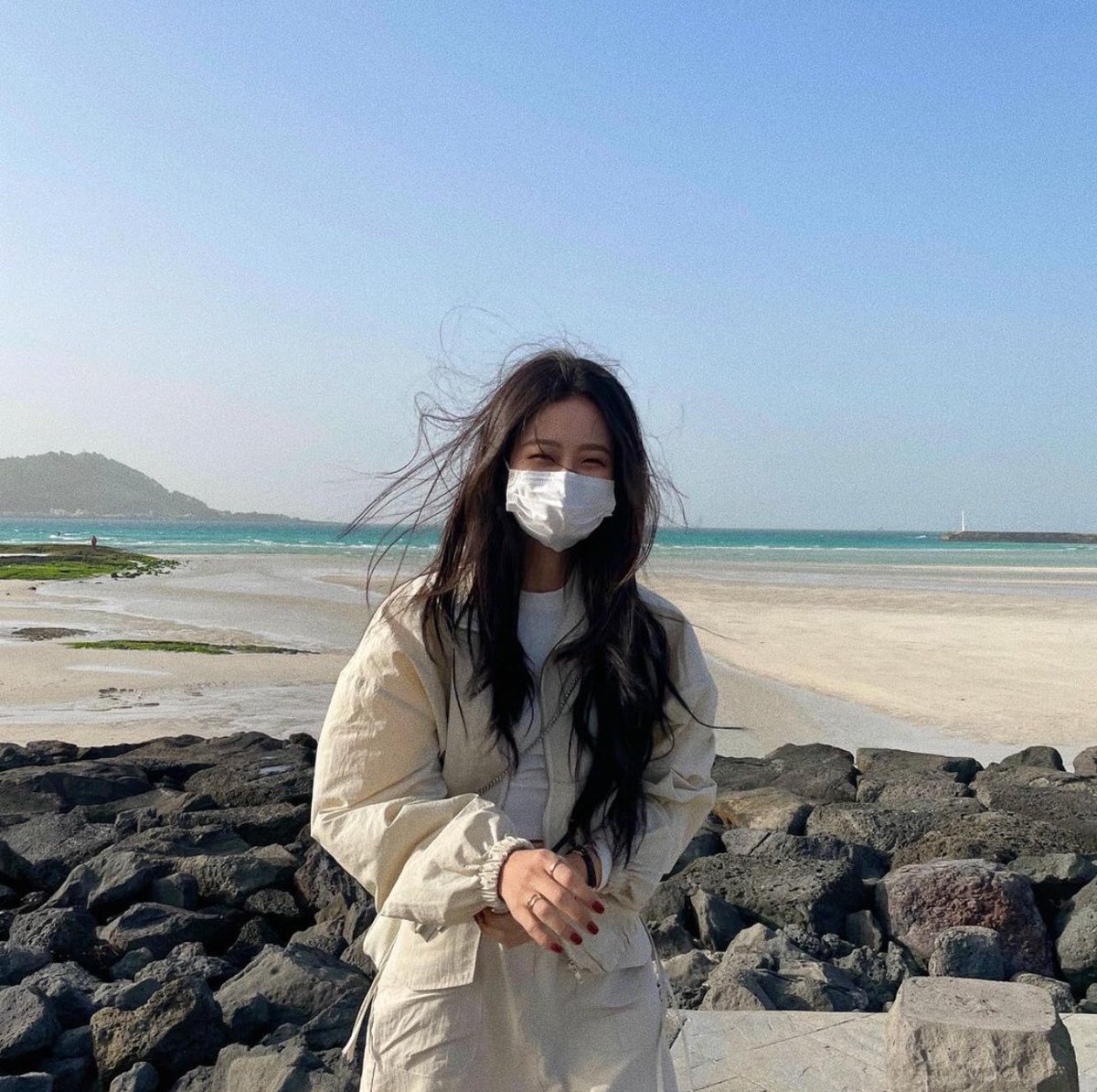 parkjsjay_'s tweet photo. 📍beach w/ lumi 😒 https://t.co/gdG92HJeDn