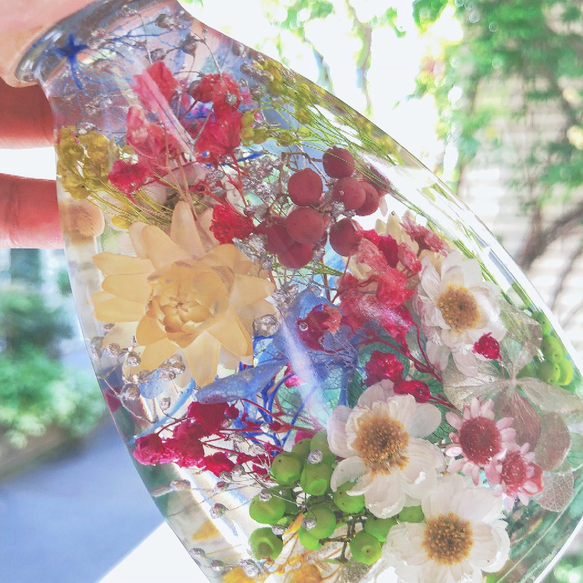 Happinest手作り体験雑貨店 ハーバリウム 湘南 茅ヶ崎駅徒歩2分 花材を使いやすい大きさに切って ケースつめてに並べる作業が1番好きな事です 他にやらなきゃいけないことあってもやってしまう作業です W 来てくださった方に様々な作品を作って