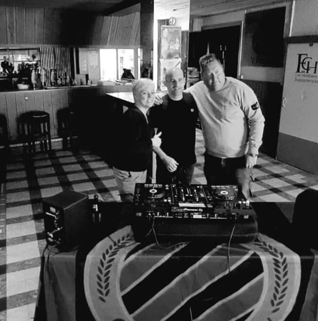jimneyt23's tweet photo. • Café Putje - The last dance ...

Gisteren heeft Dj BPm zijn laatste set gespeeld in Café Putje. Deze set is opgenomen en zal ergens voor een wedstrijd in de Champions’ play offs live worden gestreamd. 🔵⚫️🎧 #clubbrugge #memories https://t.co/6aLgVUph3y