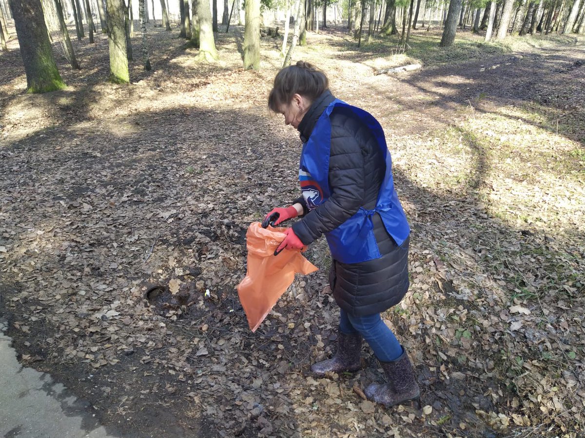 Активисты МО Партии,сторонники и все неравнодушные горожане  сегодня вышли на субботники по благоустройству территорий городского округа #Вичуга.  Чудесная погода добавила всем настроения!
#наведемпорядоквместе
#субботникЕР #ЕРпомогает 
#ЕР37 
#ИвановскаяОбласть