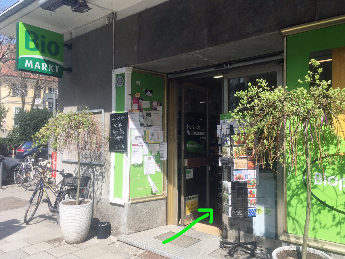 #curtDealer 
Im "Bioparadies Markt" im Lehel (Tram: Paradiesstraße) findet ihr unser Mag direkt neben den Möhrchen. 🥕 🥕
Der Markt wird seit 2006 familienbetrieben und bietet neben rund 3400 Bioprodukten, Salaten und Sandwiches auch warme Gerichte an. Lerchenfeldstraße 10