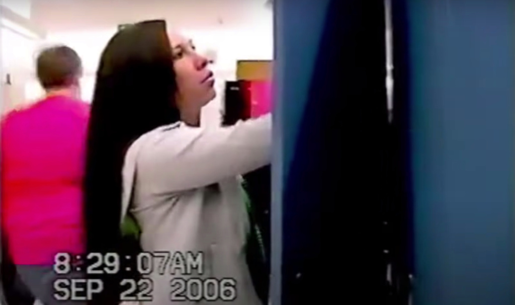 BookCbar's tweet image. #Creepy #BrianDraper The High School Boys Who Murdered Their Classmate And Blamed The Movie ‘Scream’  dlvr.it/RyM7nh