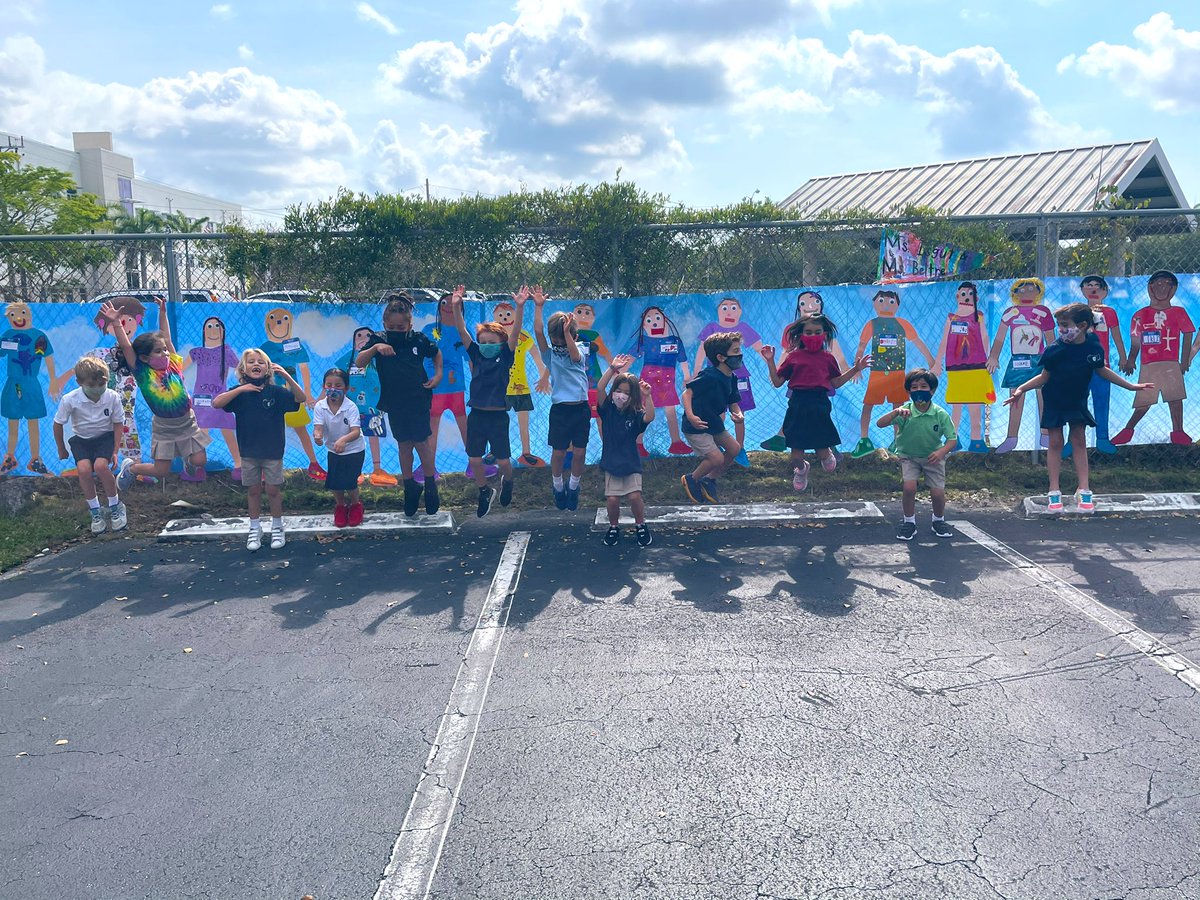 Yesterday’s PreK / JrK Art Show was a HIT 💥 These budding artists were over the moon to finally debut their works! #gplearning #WeAreJrK