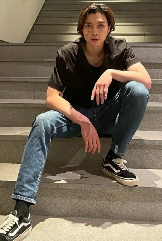 JohnnysCompany's tweet photo. HE KNOWS HE'S THE HOTTEST MF OUT THERE IM SCREAMING https://t.co/DSCxxC036e