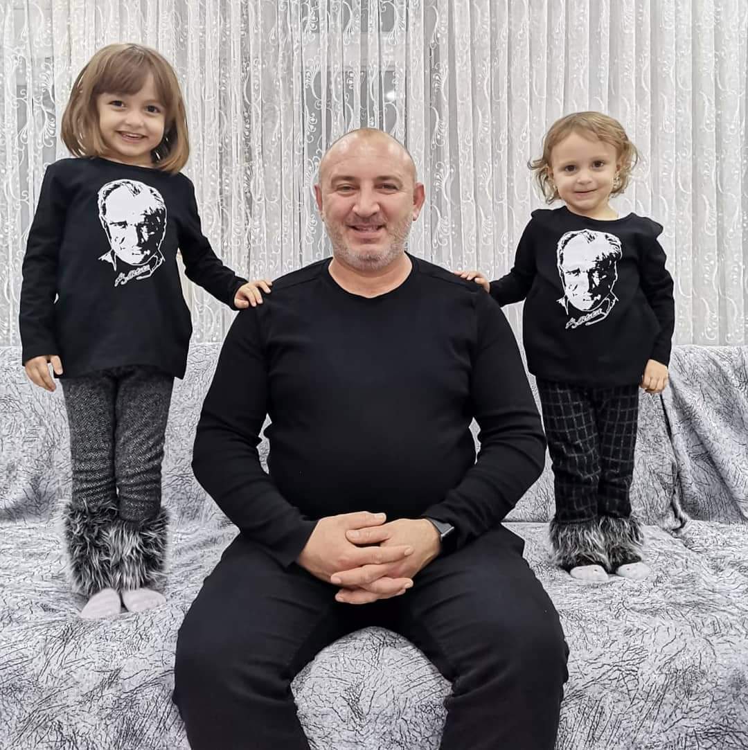 Milletimizin ve tüm dünya çocuklarının 23 Nisan Ulusal Egemenlik ve Çocuk Bayramını kutluyor Ulu Önder Mustafa Kemal Atatürk ve silah arkadaşlarını saygı ve rahmetle anıyorum...Ne Mutlu Türk'üm diyene... 🇹🇷 🇹🇷 🇹🇷