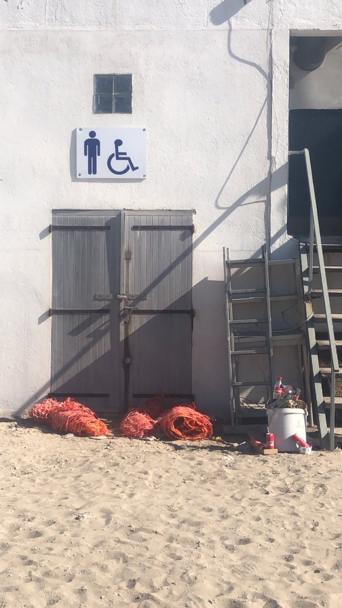 melyssadd's tweet photo. Quand est-ce que vous comptez mettre des poubelles même provisoires,pendant les travaux,sur la plage de la Pointe rouge ?? Vous parlez d’écologie ?! Stop ! agissez !! #printempsmarseillais @laprovence @Menchon_Herve @o_menetrier @marseille @Marsactu @MPM2025 https://t.co/ubaIs1TeUi
