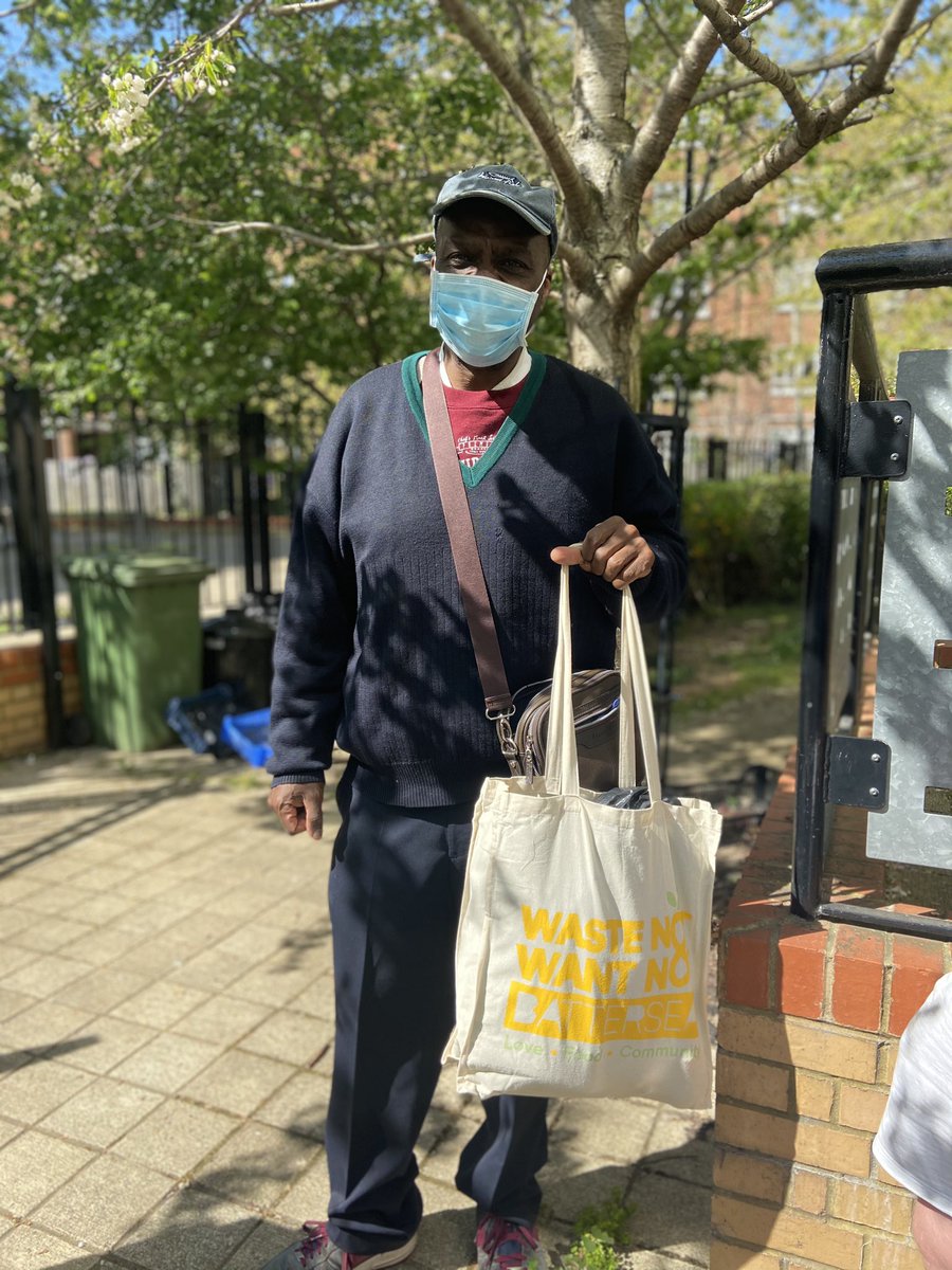 Great food sharing sassion wity our sexy new #reusabletotebags. Curtsy of <a href="/battersea_arts/">BatterseaArtsCentre</a> and #WhatIf Project tomorow. Live broadcast on <a href="/ThisisRiverside/">Riverside Radio</a> 12-14pm  <a href="/HuntDarton/">Hunt & Darton</a> <a href="/Mentewab/">Ms H H</a> <a href="/laudani_a/">A. Laudani</a>  will be on air produced remotely by <a href="/lvidev/">Lorra Videv</a>..