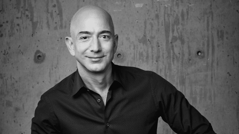 In his final Amazon shareholder letter, Jeff Bezos shared a powerful mental model on maintaining your distinctiveness.A thread on the fight against normalcy (in your career, startup, writing, or life):