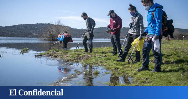 ¿Te gusta  cuidar del planeta, #reciclar y fumas? 😮 Este artículo te interesa:  "Cada colilla puede llegar a contaminar entre 8 y 10 litros de agua marina y hasta 50 litros si es agua dulce" elconfidencial.com/medioambiente/… vía <a href="/elconfidencial/">El Confidencial</a> #RAEECCIONA #MedioAmbiente #Sostenibilidad
