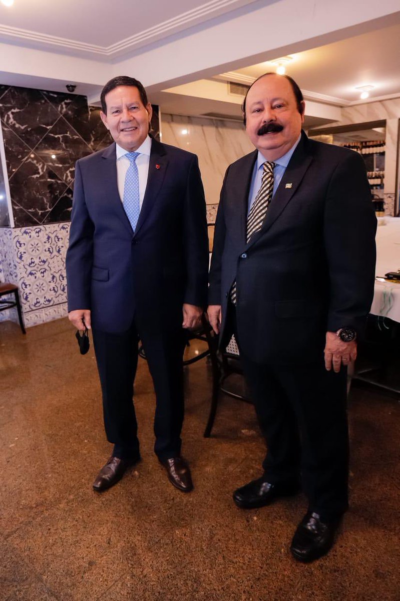 GeneralMourao's tweet photo. Ainda ressalto a pessoa do amigo Levi como cidadão brasileiro, chefe de família e um político com honestidade de propósitos. Homem batalhador e incansável por um 🇧🇷 cada vez melhor https://t.co/8I770TBATt