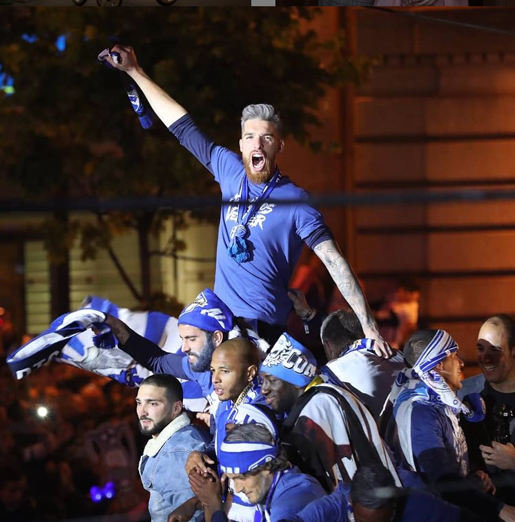 somosportocrl's tweet photo. Jornalista: "Chegaste aos 17 anos a um clube grande..."

José Sá: "Aos 17? Foi aos 23."

Jornalista: "Não chegaste ao Benfica aos 17?"

José Sá: "Ah, sim, é verdade. Mas tu falaste em clube grande... A um grande só cheguei aos 23, quando assinei pelo FC Porto." 😎 https://t.co/GwsDEP1H2y
