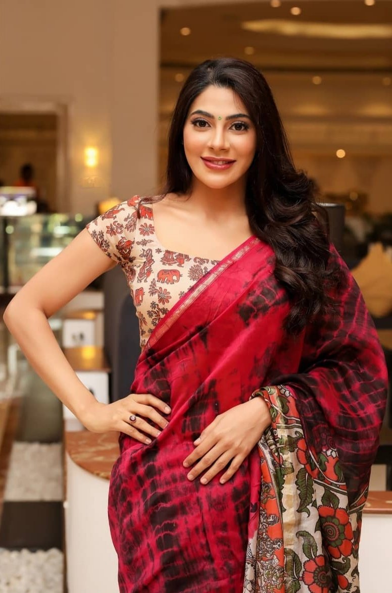 EzvGTMkVgAAGP2c?format=jpg&name=medium