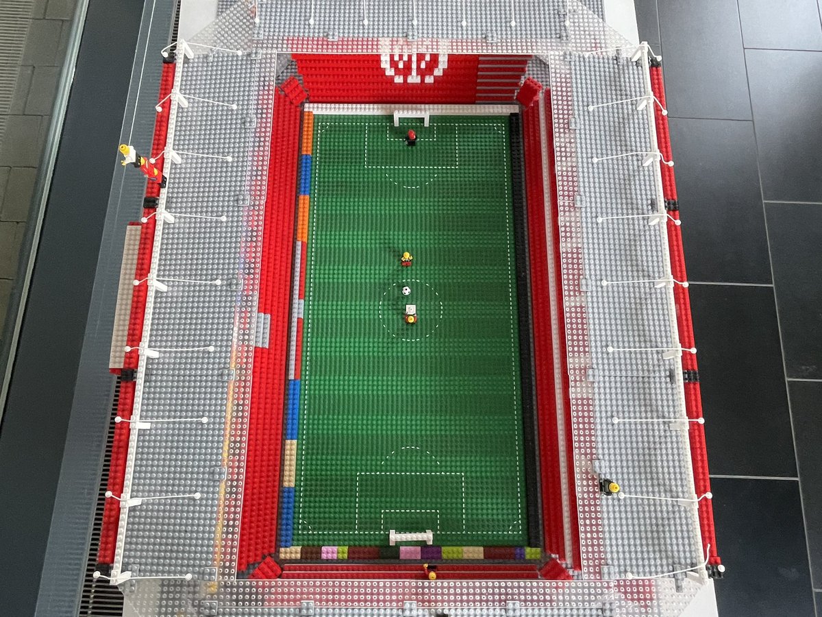 When you go to do your Corona test in Mainz, you pass by  @AwayDayJoe_’s Lego masterpiece.