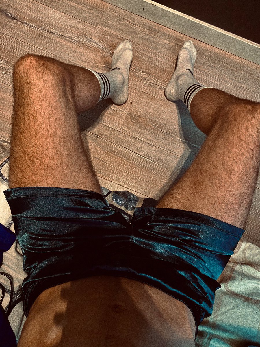patrickismynam3's tweet image. #gay #underwear #underwearmen #feet #legs #silk #hair #hairy #hairylegs #me #muscle #body #adidas #WhiteSox #socks
