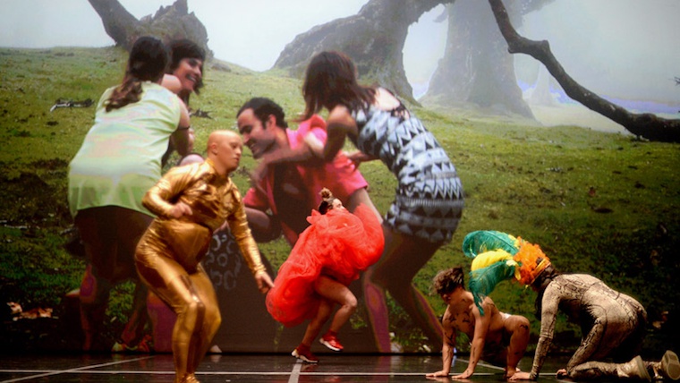 BCN_SantsMont's tweet image. 💃 Avui i demà, la companyia @la_ribot i @DancandoA presenten un espectacle de dansa inclusiva:

😄 'Happy Island', un clam a la vida des de la diferència i reforçant l'autonomia.

📍 Al @mercatflors 
🎟️ 16 €

ℹ️ ow.ly/BODo50EuPcO