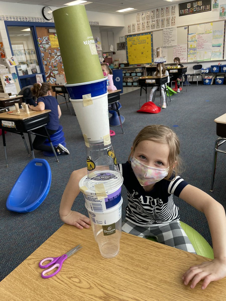 1mrsbedingfield's tweet photo. ♻️More recycled masterpieces 🥰#IvyHillLeague #EarthDay2021 #aracetrack #arobot #targetpractice #atower💚#somuchfun https://t.co/5dkjq0fvRy