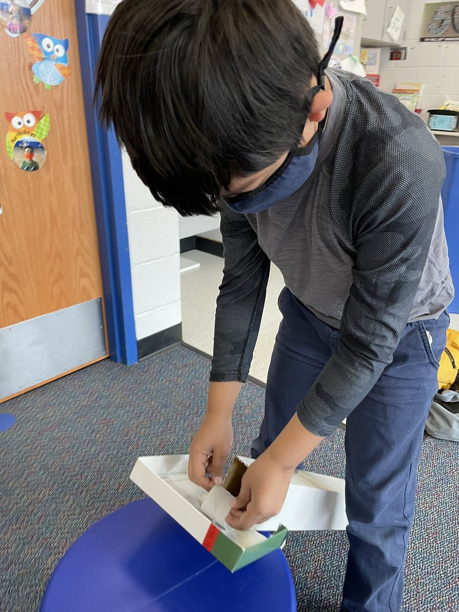 1mrsbedingfield's tweet photo. ♻️More recycled masterpieces 🥰#IvyHillLeague #EarthDay2021 #aracetrack #arobot #targetpractice #atower💚#somuchfun https://t.co/5dkjq0fvRy