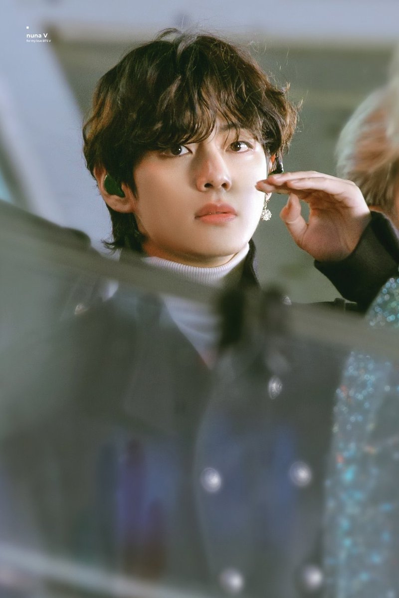 HOW IS TAEHYUNG REAL??? HOW