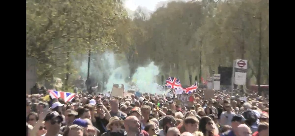 jilicious's tweet image. Wonderful freedom marchers. #londonprotest #lockdownprotest