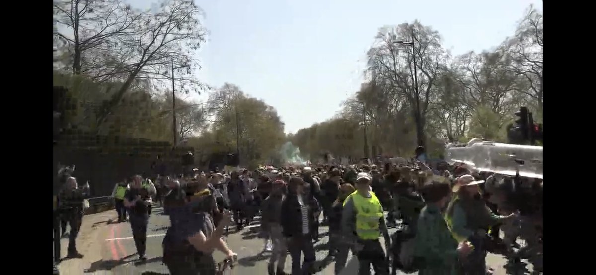 jilicious's tweet image. Wonderful freedom marchers. #londonprotest #lockdownprotest