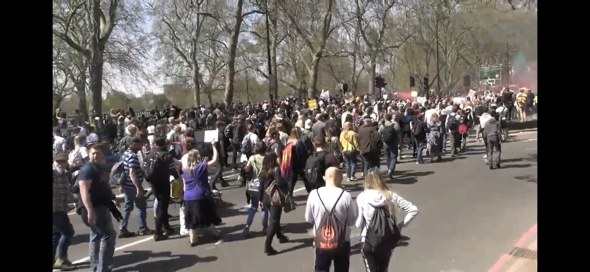jilicious's tweet image. Wonderful freedom marchers. #londonprotest #lockdownprotest