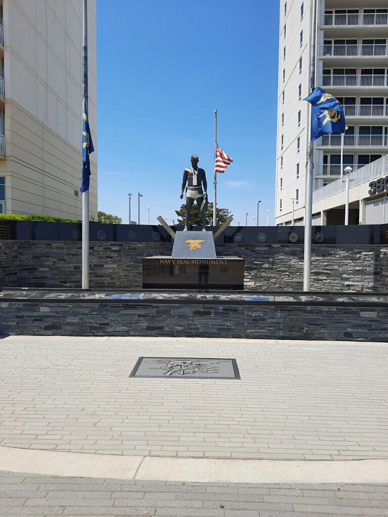 SWBAnnapolis's tweet photo. THE NAKED WARRIOR 🍻🔱🇺🇸

#navyseals #navyseal #virginiabeach #virginia #usn #navy #beach #frogman #iwillnotfail #ethos #usnavyseals  #military https://t.co/Im75w9zq4p