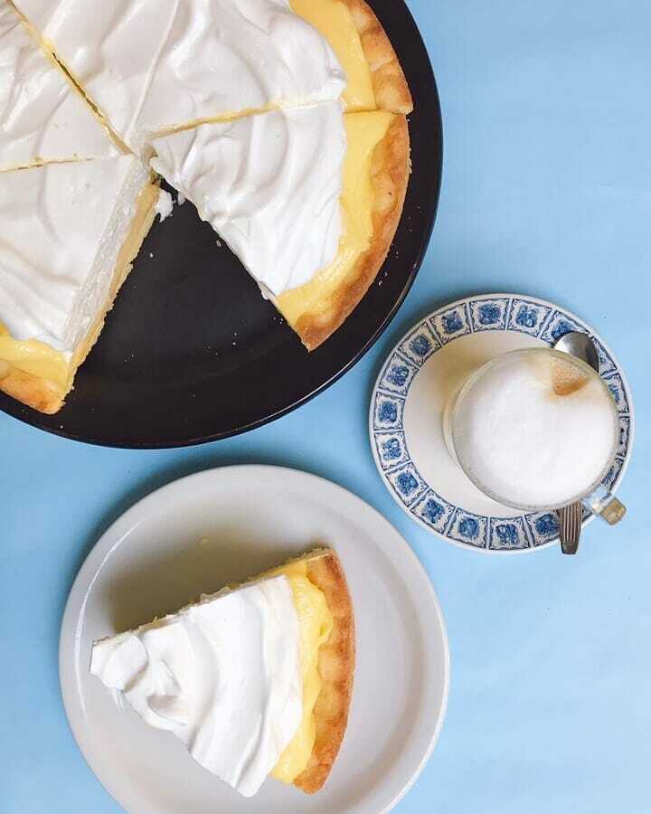 • LEMON PIE • Una sutil combinación de sabores y texturas, ácido, dulce, cremoso. 

Toda nuestra repostería es de elaboración propia. 
Consultanos para reservar tu torta entera! 
Nuestro teléfono es 4777-0161, y nuestro WhatsApp  11 5484-4401
Para co… instagr.am/p/CODGKSkD5QS/