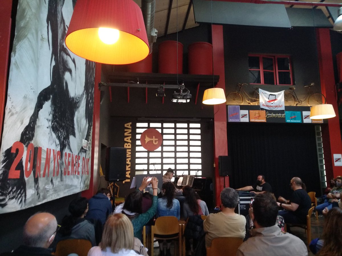 "Són les 11 del matí..."🎵🎵🎵
Un dissabte qualsevol amb  <a href="/AdriaPunti/">Adrià Puntí</a> al Tarambana, perdem la por i que duri duri la bona sort.#viscaelveïnat #puntialcor