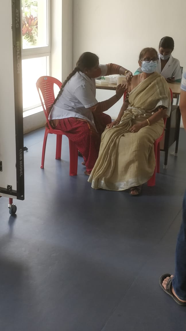Sgarg2408's tweet photo. Vaccination camp organized by @nobrokercom at Bollenili Silas society in Bangalore today. Doing our bit to win the battle against #COVID19. 

#GetVaccinated https://t.co/0Lcbrm177m