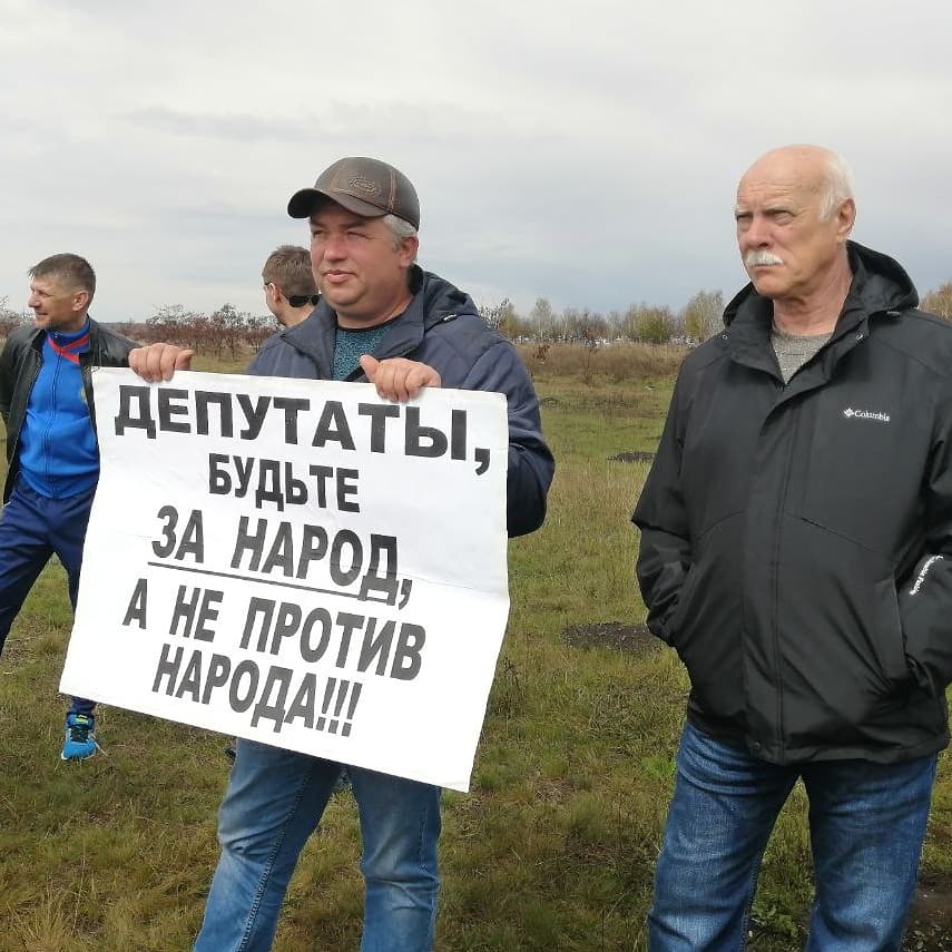 Принял участие в митинге против присоединения к Саратову села Михайловка Саратовского района. 

m.facebook.com/story.php?stor…