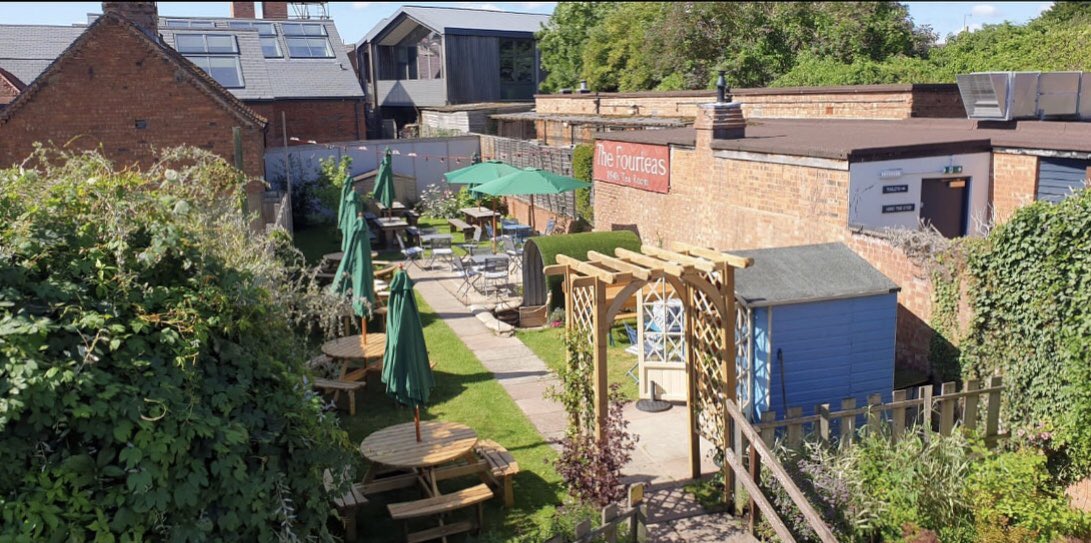 Soak up the sun this weekend in our Peace Garden ☀️☕️🇬🇧 #keepcalmanddrinktea #thefourteas #1940s #tearoom #outdoors #outdoorseating