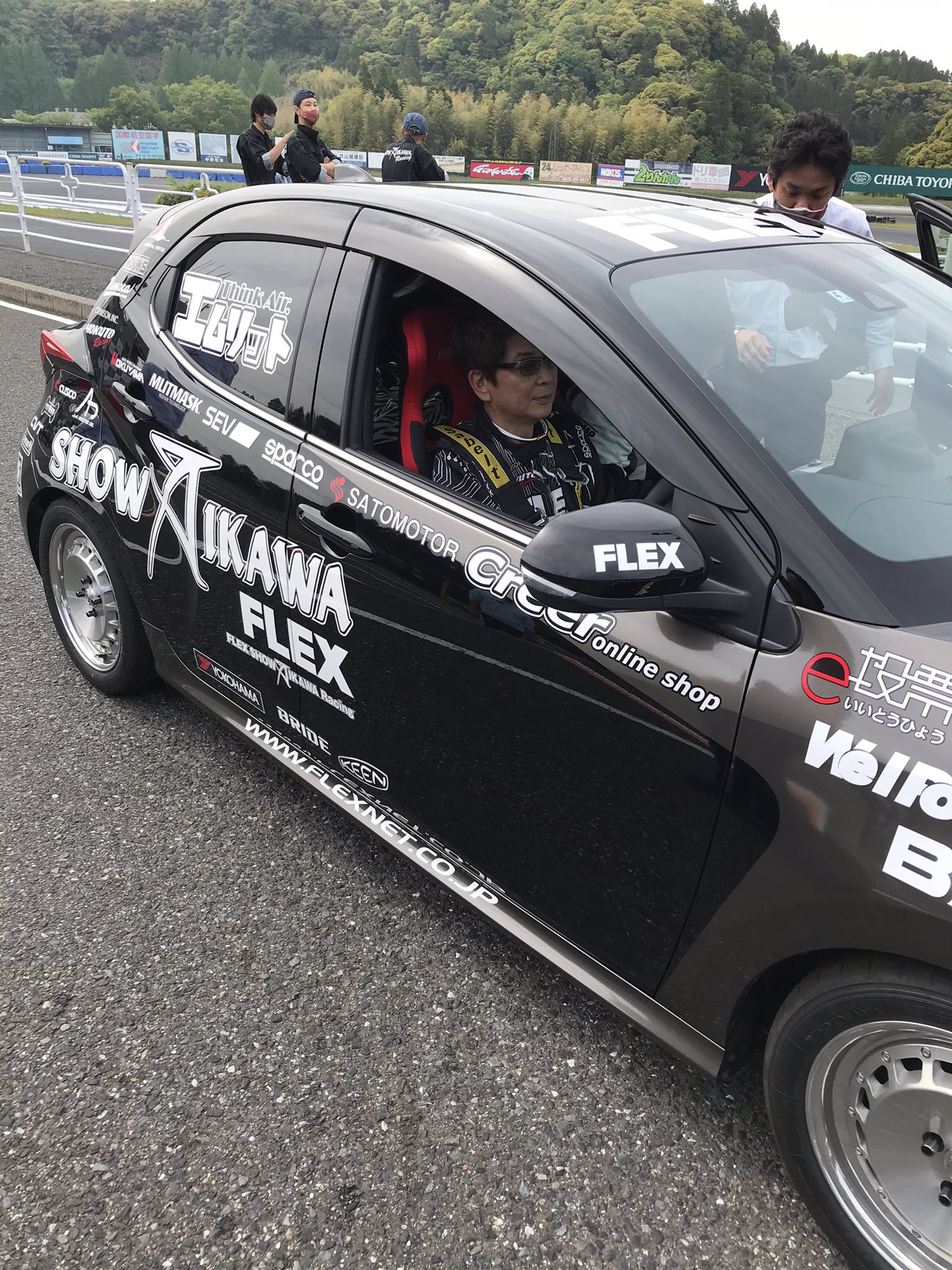 تويتر Flex Show Aikawa على تويتر 今日は急遽トヨタ自動車開発スポーツcvt搭載ヤリスのテスト走行 を茂原ツインサーキットで行ってきました 翔さんもスポーツcvtと車両に好感触 シェイクダウンとは思えないぐらい全開で攻めてました また近々取材メディア情報公開