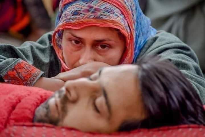roohhann_'s tweet photo. Dear Pakistanis!!
Kashmir first 🙏
#EndiaSaySorryToKashmir https://t.co/Hy5XmJMZgw