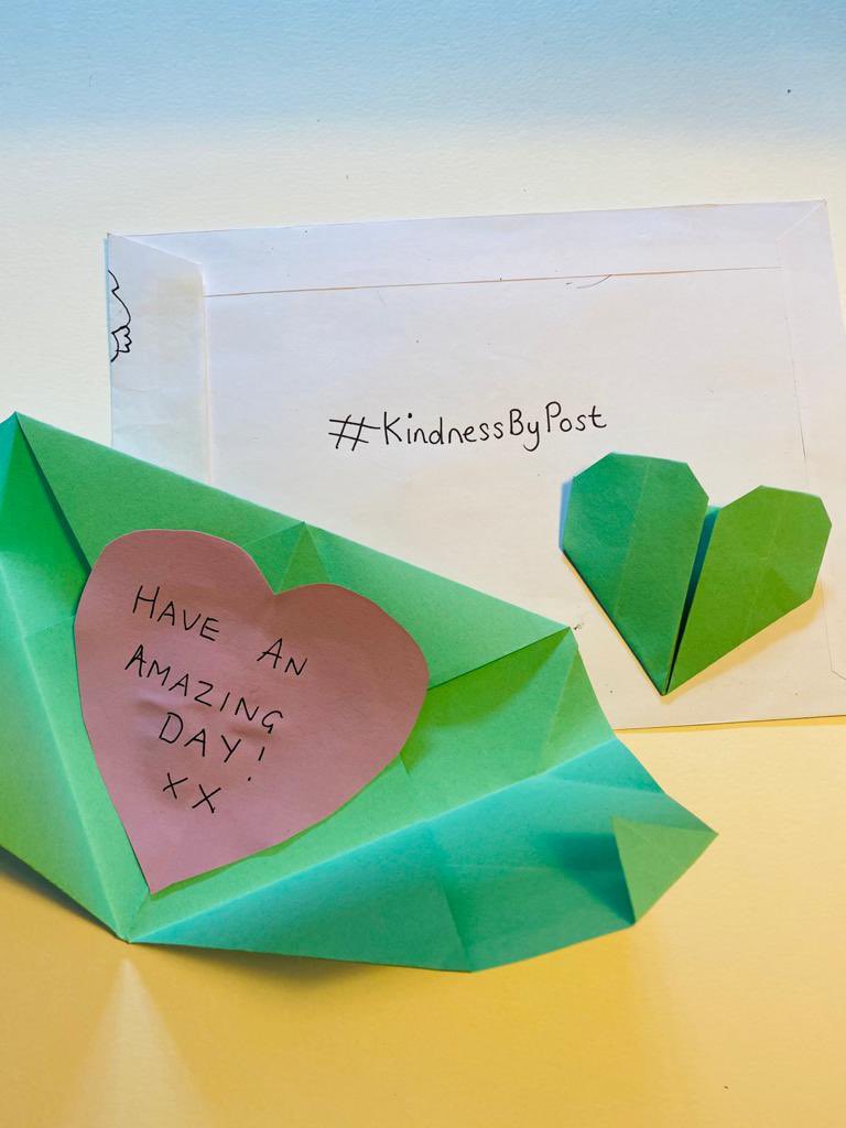 A #StringOfHearts 💛💜❤️🖤🤎💙🧡 and a #RippleOfKindness !  Thanks to those who joined us today, and for those who couldn’t, visit our website on Monday to get the activity #PayItForward <a href="/mhc_uk/">MHC_UK</a> #KindnessByPost @PayItFowardDay 💌#positiveaboutmaths  #creativemaths #maths