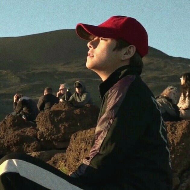 Taecaff's tweet image. taehyung vibes