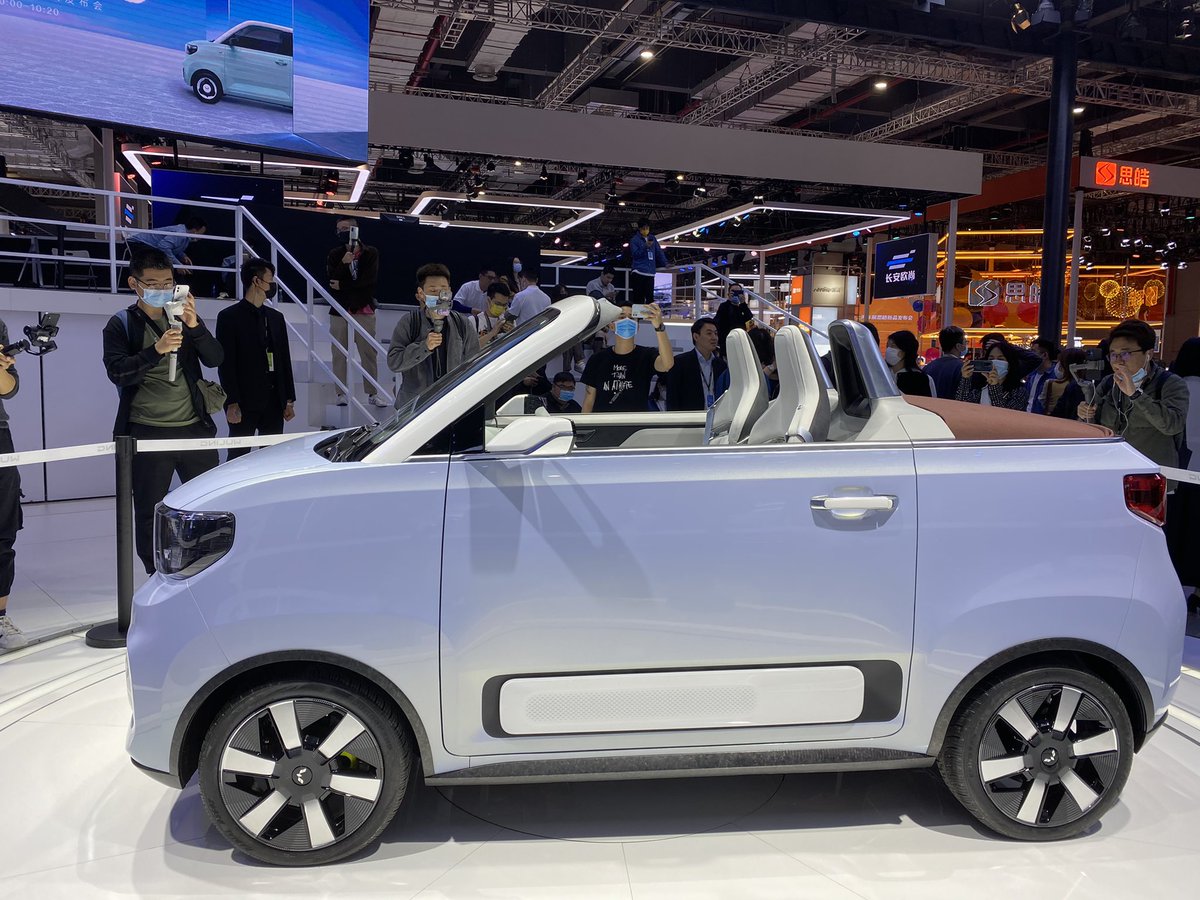 barkley_su's tweet image. Went to #shanghaiautoshow last week. A full-on display of cars and status of China’s economy. 
Apart from the rooftop protester at Tesla, some cars also grabbed eyeballs.
#wulingminiev sells like 45k units/month, and came up with a convertible. Live-streamers went crazy over it.