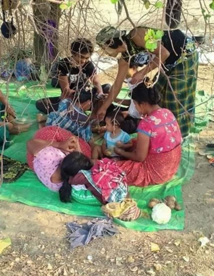 nslwin's tweet photo. NYAUNG-U, Mandalay Region: Villagers from Mie Laung Phyar are still hiding in the paddy fields as Terrorists (#Myanmar security forces) are camping in their village since Apr 20. The villagers are facing food shortages.

#WhatsHappeningInMyanmar #Apr24Coup #MilkTeaAlliance https://t.co/XpGcTNqhXS