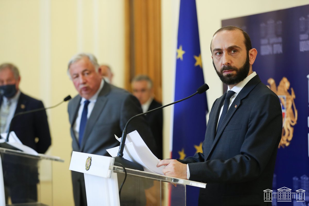 AraratMirzoyan's tweet photo. I thank the President of the Senate of the Republic of France @gerard_larcher for accepting my invitation to take part in the events of the 106th anniversary remembrance of the Armenian #Genocide and for visiting Armenia with the delegation of large political representation. https://t.co/71eyLcfR36