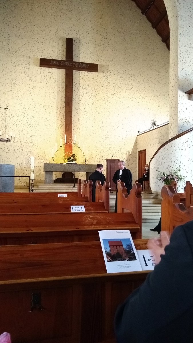 Heute #Ordination in #Frohnau, Glück und #Segen für <a href="/stephanbrck/">Stephan</a> und seine Gemeinde, und auch den beiden anderen Ordinierten Sarah Schattkowsky und Ulrike Auga. 
@ekbo_de