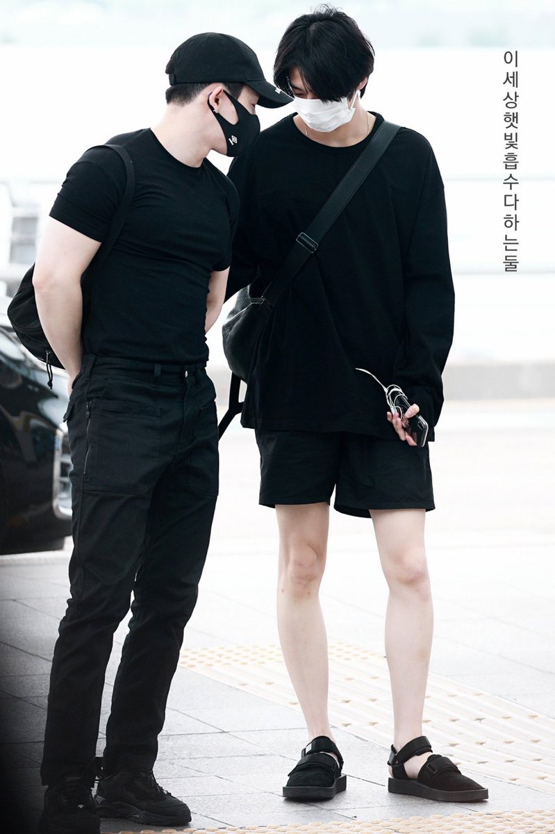 aina_wonho's tweet photo. ひょんうぉんこんなに足細かったんに、
知らん間に男になっとる、、、🥺 https://t.co/BpUgzXGt1v