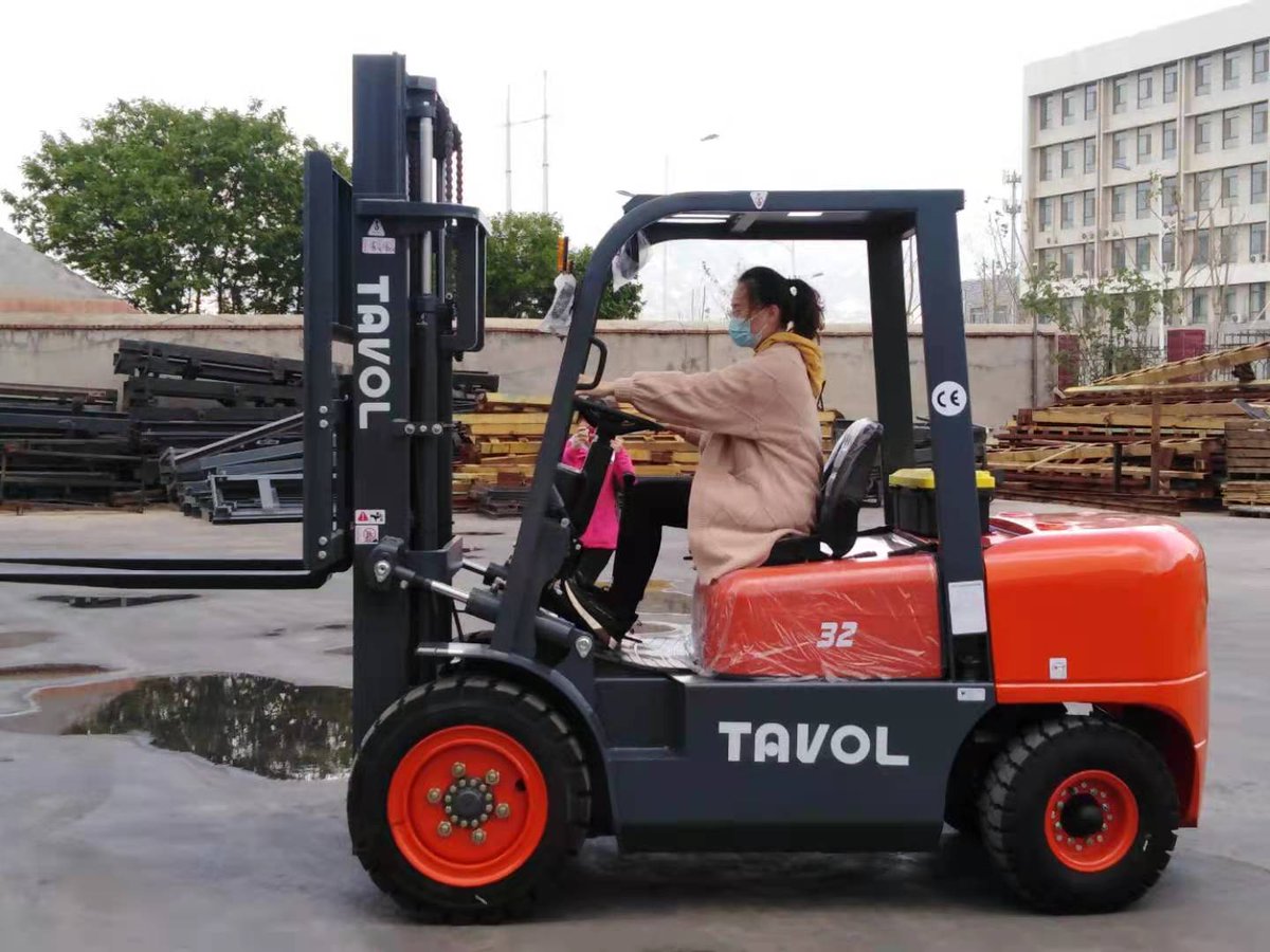 未来属于那些相信梦想之美的人，泰沃叉车，创造美好新未来! The future belongs to those who believe in Beauty of Their Dreams, Tavol forklift, Create your Beauty New Future.