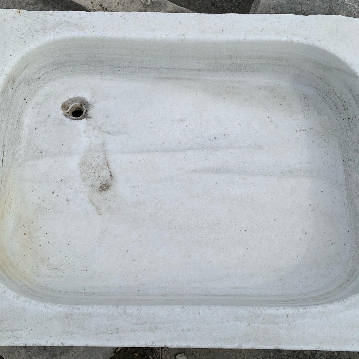 RecuperandoAnd's tweet photo. Lavandino antico!!
#sink #oldsink #oldsinks #ancientsink #antiquesink #antiquesinks #homesweethome #homedecor #homemade #homedesign #homedecoration #luxury #luxuryhome #marble #oldmarble #oldmarbles #recupero #recuperando #recuperandobrickandstone  @ Tuscany https://t.co/IBF6bKBD19