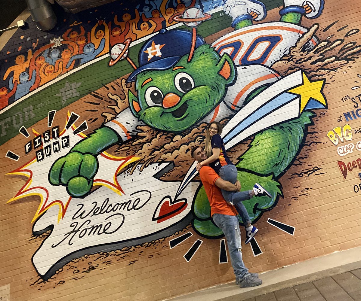 Was taking a picture alone then my baby came in 🤣☺️❤️