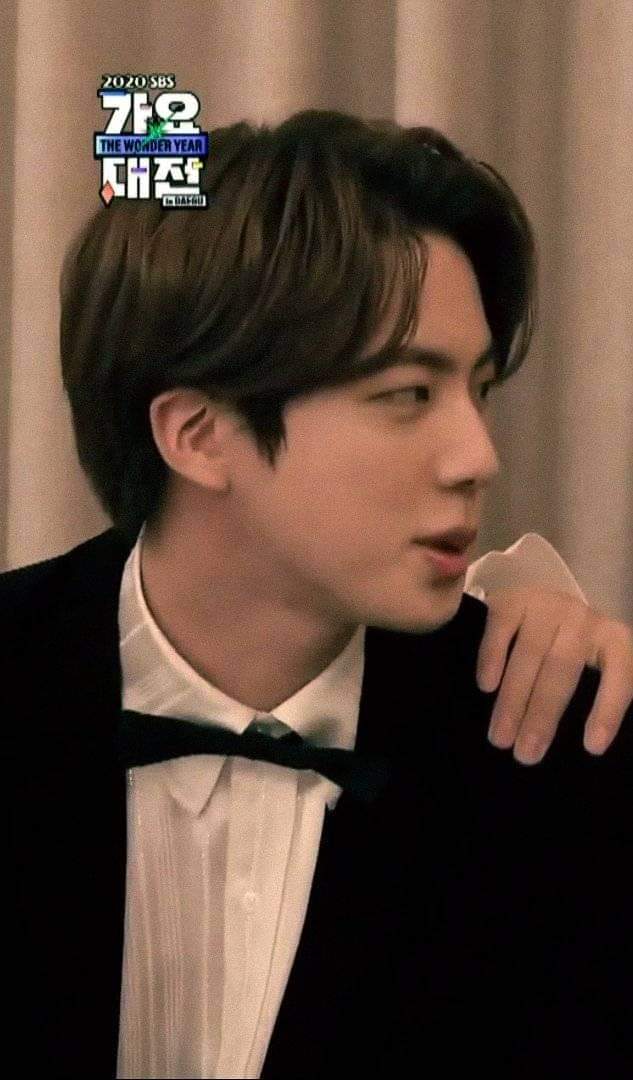 when the quality is bad but you're kim seokjin ; an endearing thread