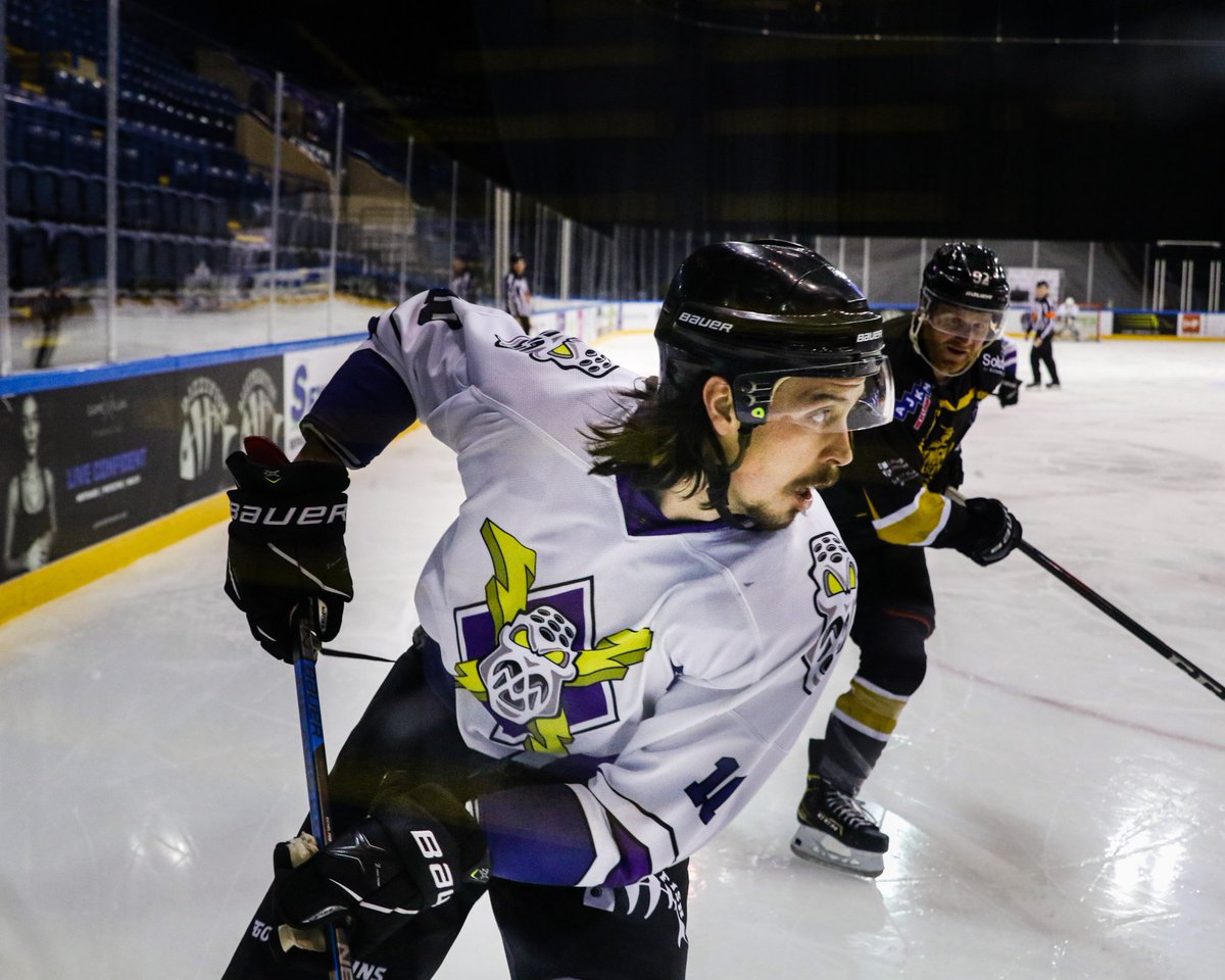 Mcr_Storm's tweet photo. ELITE SERIES | Our penultimate 'regular' season fixture today is one of the final opportunities to win a game-worn #RetroStorm jersey! Tickets are just ยฃ1 with the winner drawn at 22:00 tonight! โ๏ธ
โก๏ธ๐๏ธ https://t.co/Zc6gnfqcDn
#WeAreStorm | #Manchester https://t.co/iXxlCA0kyW