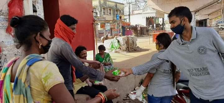 NoTearsFoundat2's tweet photo. On the milieu of this pandemic situation we just whipped up to provide food items for the families n ppl who are in need.And we have a plea to everyone that you should speculate the situation and accordingly come forward for the expedite help. #shutdownhelp #combatcorona #COVID https://t.co/MNiy0dp3JY